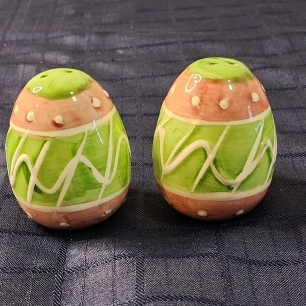 Easter Egg Green And Pink Salt And‎ Pepper Shakers
